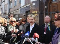 Тимошенко отказалась от услуг своих адвокатов Тимошенко отказалась от услуг своих адвокатов